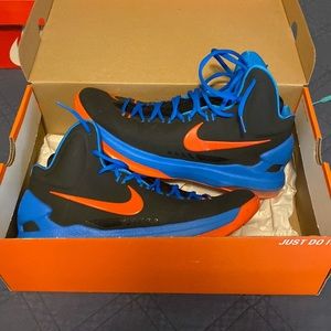 Kevin Durant V sneakers